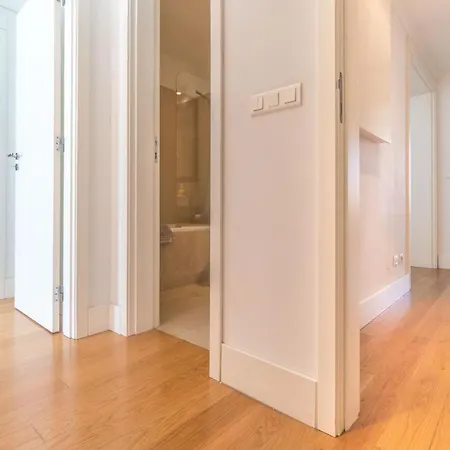 Places - Areeiro Apartment *