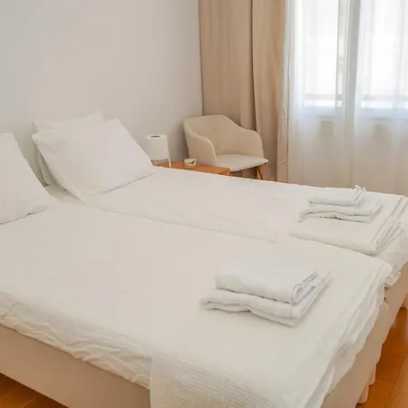 Places - Areeiro Apartman *